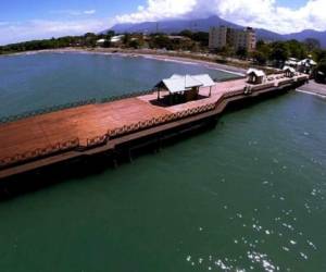 Vistoso muelle adorna la ciudad de La Ceiba. Foto EL HERALDO