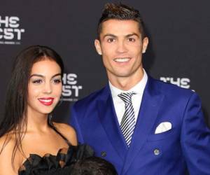 Georgina Rodríguez junto a su novio Cristiano Ronaldo. (AFP)