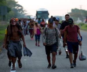 Los migrantes de la caravana deberán solicitar la tarjeta de visita temporaal para ingresar a México. Foto: AP