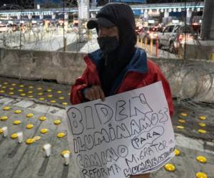 Biden adoptó el punto de vista opuesto al del gobierno republicano anterior el 20 de enero, cancelando las medidas más controvertidas adoptadas por Trump, incluido su muro propuesto en la frontera con México. AFP.