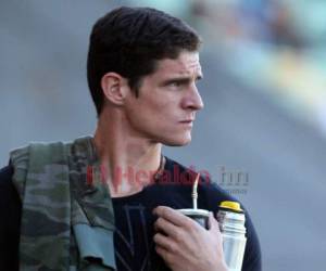 Jonathan Rougier vivió minutos agónicos previo al partido entre Olimpia y Motagua. Foto: EL HERALDO.