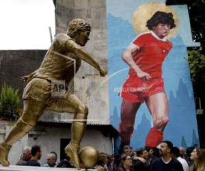 'La inspiración de esta obra es el gol que gritamos todos los argentinos', explicó el escultor Jorge Martínez. Foto:AP