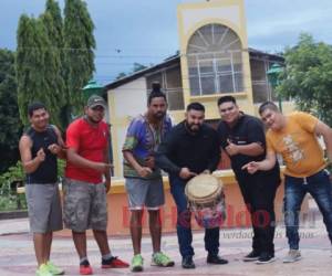 Una de las tomas, durante la producción del video de su reciente tema “Honduras te levantarás”.