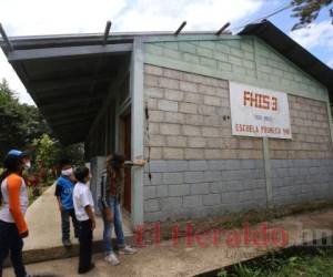 Debido a la pandemia por covid-19, las autoridades se han olvidado de los centros educativos y muchos están destruidos y sin apoyo. Foto: Johny Magallanes/El Heraldo