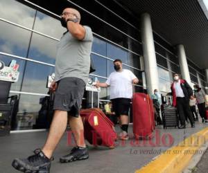 En el Toncontín operan cuatro aerolíneas internacionales y tres que realizan vuelos nacionales, la SAAP manifiesta que la complejidad de mantenerlo operativo deriva en precios de boletos más elevados. Foto: David Romero/El Heraldo