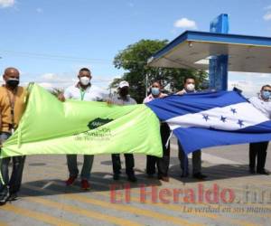 Los alcaldes de siete municipios hondureños atendieron a los medios previo a su salida del país. Foto: El Heraldo