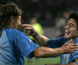 Grandes amigos en la cancha fueron Diego Armando Maradona y Claudio Caniggia. Foto:AFP