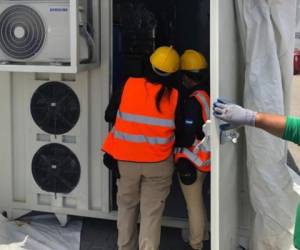 Los hospitales móviles llegaron al país hace dos meses pero, por razones que no están del todo claras, no entran en operatividad.