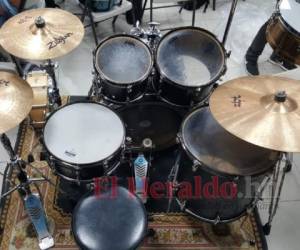 Entre los instrumentos que las Fuerzas Armadas adquirieron también hay otras marcas como Zildjian, LP, entre otros.