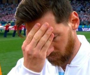 Muy preocupado se mostró Lionel Messi al inicio del partido.
