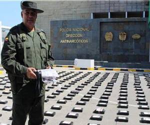 La Policía Antinarcóticos de Colombia presentó la cocaína incautada. (Foto: cortesía Eltiempo.com)