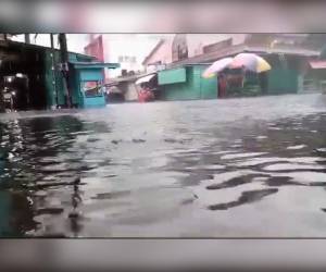 Las calles de La Ceiba amanecieron inundadas.