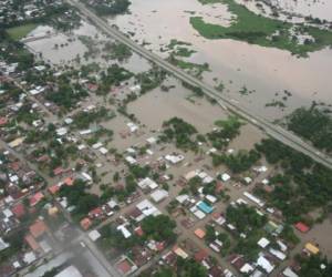 La vaguada que ocasionó las nuevas inundaciones ya se va degradando, pero las lluvias continuarán con menor intensidad.