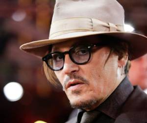 Depp está demandando a la compañía matriz del periódico, News Group Newspapers, y al editor ejecutivo Dan Wootton.