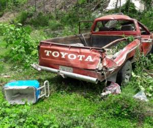 El vehículo del accidente es un pick up cabina sencilla de color Rojo con número de placa PAR -1690.