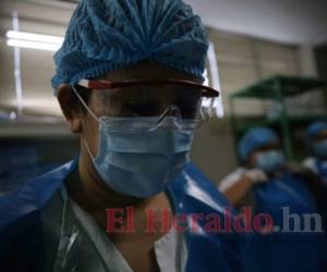 Hay cientos de empleados de salud que están por contrato. Foto: Johny Magallanes / EL HERALDO.