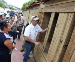 Los vendedores recibieron con gran alegría los nuevos locales comerciales construidos de madera. Foto: Cortesía AMDC.