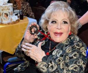 La actriz de 90 años descansa en su famosa casa de El Pedregal en la Ciudad de México, donde pudo celebrar el Año Nuevo con su familia extremando precauciones. FOTO CORTESÍA: Instagram