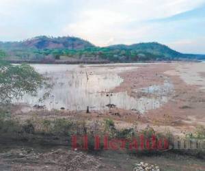 En varias partes del río Patuca no hay suficiente agua para navegar. Foto: El Heraldo