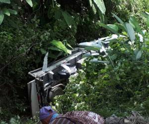 Al menos ocho personas resultaron heridas al impactar cuatro vehículos en carretera a Santa Bárbara. (Foto cortesía: Bomberos de Honduras/ El Heraldo Honduras, Noticias de Honduras)