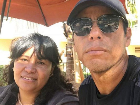 Milagro Castillo pide a las autoridades no deportar a su esposo.