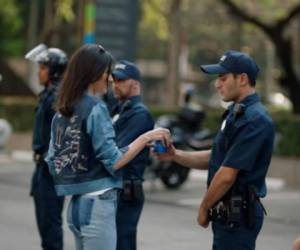 Kendall Jenner en el anuncio de Pepsi. Foto captura YouTube Kendall and Kylie