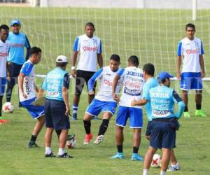 Los seleccionados catrachos trabajan bajo el mando del colombiano Jorge Luis Pinto. La H tendrá un duelo complicado ante México (Foto: Ronal Aceituno/OPSA)