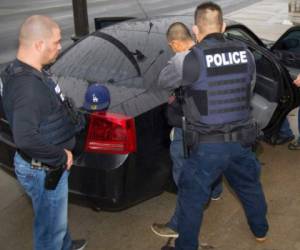 Agentes de ICE llevaron a cabo la redada en Nueva Jersey, donde detuvieron a 101 personas, entre ellos diez hondureños. (Foto: Referencia AFP)