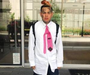 Unas conversaciones telefónicas que han sido filtradas revelaron que Tekashi 6ix9ine estuvo en peligro mortal ante de ser arrestado. Foto cortesía Instagram