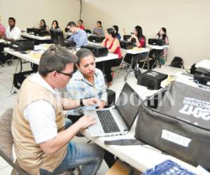 Capacitadores explicaron el uso de los componentes.