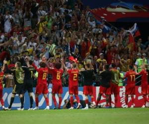 Los aficionados de Bélgica saludan a los jugadores tras eliminar a Brasil de la Copa del Mundo de Rusia 2018. Foto: Agencia AFP