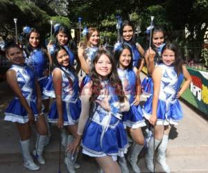 El grupo de palillonas del Instituto Técnico Honduras está preparado para engalanar los desfiles.