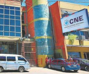 Varias actividades del CNE estipuladas en su cronograma quedaron desfasadas por no contar con la autorización para hacer adquisiciones sin licitación. Foto: El Heraldo