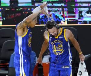 Curry convirtió 14 de 24 en tiros de campo y 10 de 18 en triples. AP