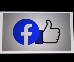 Facebook dijo que prohibiría una 'categoría más amplia de conducta de odio' en los anuncios a medida que el gigante de las redes sociales se movió para responder a las crecientes protestas por su manejo de publicaciones inflamatorias. Foto: Agencia AFP.