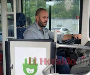 El bus ya está en la capital y se trabaja en cambiar su exterior. Foto: El Heraldo