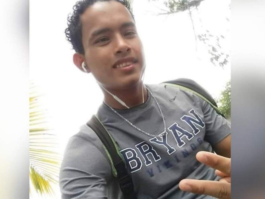 El fallecido, quien fue visto por última vez el sábado a las 9:00 de la noche por sus familiares, responde al nombre de Erick Eduardo Hernández López, de 22 años de edad.