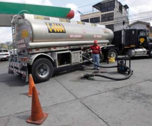 En varias ciudades del país se vende combustible robado. Foto El Heraldo