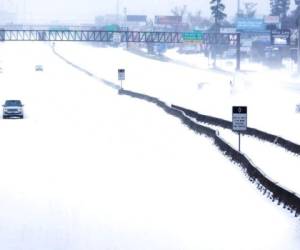 Se prevé que el sistema se desplace el jueves hacia el noreste del país. Más de 100 millones de personas viven en zonas en las que está vigente algún tipo de alerta de clima invernal, según el servicio meteorológico. Foto: AP