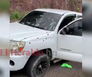 El vehículo de José Reinaldo Castro quedó con múltiples perforaciones de arma de fuego en dirección al asiento del conductor. Foto: Estalin Irías/ EL HERALDO
