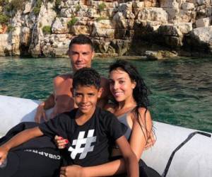 Cristiano junto a su novio Georgina y su hijo Cristiano jr. Foto: Instagram