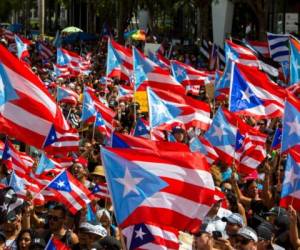 El lunes, los manifestantes tenían programado un nuevo encuentro, esta vez para exigir que Vázquez no asuma la gubernatura. foto: Agencia AP