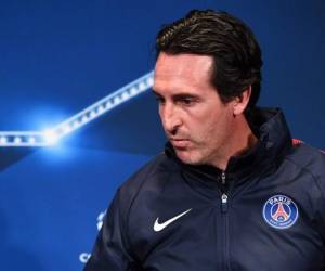 Al antiguo técnico del Sevilla, Unai Emery, le preguntaron por la adaptación de Neymar: 'Quiere estar con nosotros, piensa que junto al PSG es la mejor manera para triunfar en el presente y en el futuro'. (AFP)