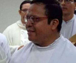 Cortez, de 43 años, era párroco del poblado de San Francisco Chinameca y también se desempeñaba como rector del seminario de Santiago de María, en el departamento oriental de Usulután.