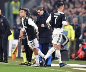 El astro portugués Cristiano Ronaldo en el momento que salía de la cancha sustituido por Dybala. El jugador no tardó mucho tiempo en abandonar el estadio. Foto: AP