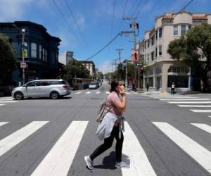 Las personas que están vacunadas pueden dejar de usar la mascarilla. Foto: AFP.