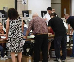 Los italianos residentes en Argentina, Brasil, Uruguay, Bolivia, Chile, Colombia, Perú, Paraguay, Venezuela y Trinidad y Tobago disponen de tiempo hasta el 1 de marzo para enviar sus sobres al consulado. Foto: Agencia AFP