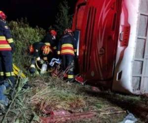 El autobús cumplía la ruta entre la ciudad de Ambato y Lago Agrio, en la Amazonia. FOTO CORTESÍA: Twitter