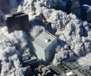 El 11 de septiembre de 2001, cuatro aviones de pasajeros fueron capturados por terroristas islamitas. Dos fueron dirigidos contra el World Trade Center en Nueva York. Foto AP| AFP