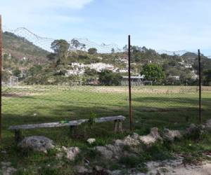 Cerco perimetral que se le construyó al campo Guillermo Gonzalo, en Trojes, El Paraíso.